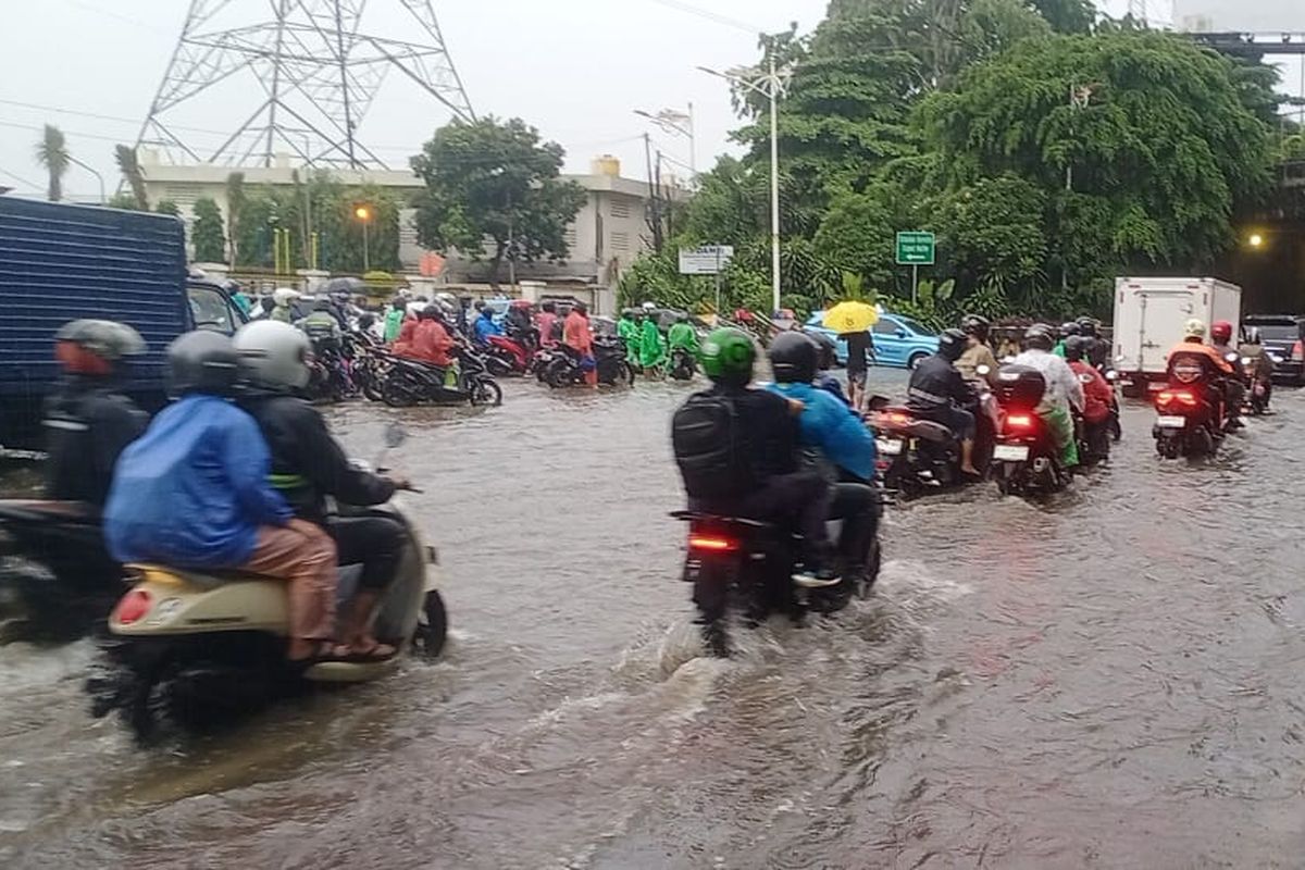 Tercatat Sampai Saat Ini Banjir di Jakarta Sudah Meluas dan Merendam 42 RT