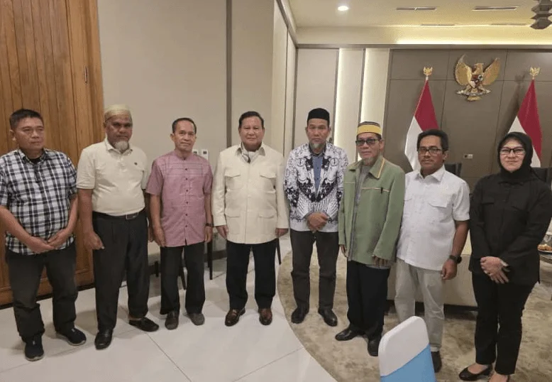 Presdien Prabowo Bergerak Cepat Untuk Memberikan Rehabilitasi 2 Guru di Luwu Utara Yang dipecat Setelah Membantu Gaji Honorer